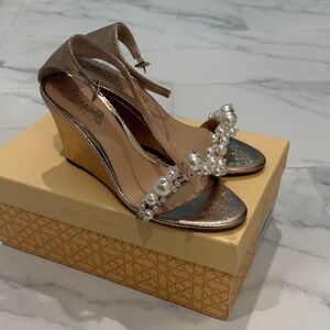 Jewel Badgley Mischka Gold Pearl Wedge Sandals